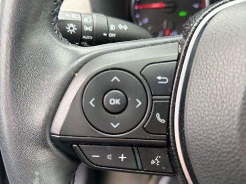 Used 2020 Toyota RAV4 XLE Premium image 16