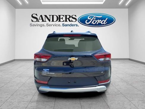 Used 2025 Chevrolet TrailBlazer LT AWD/4WD image 3