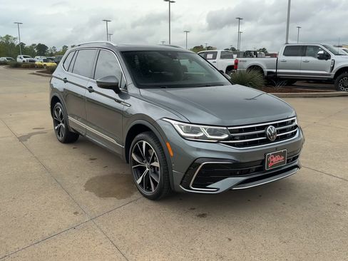 Used 2024 Volkswagen Tiguan SEL R-Line image 2