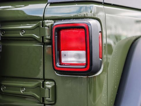 Used 2024 Jeep Wrangler Willys image 28