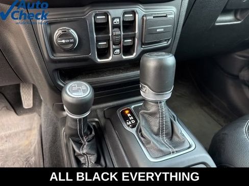 Used 2023 Jeep Wrangler Unlimited Sahara w/ Cold Weather Group AWD/4WD image 7