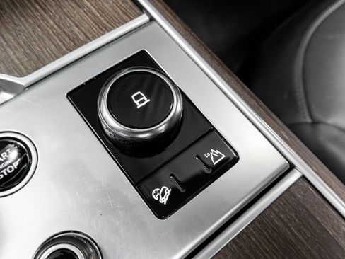 Used 2023 Land Rover Range Rover Long Wheelbase SE image 63