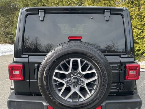 Used 2024 Jeep Wrangler Sahara image 6