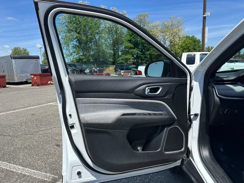 Used 2023 Jeep Compass Sport AWD/4WD image 19