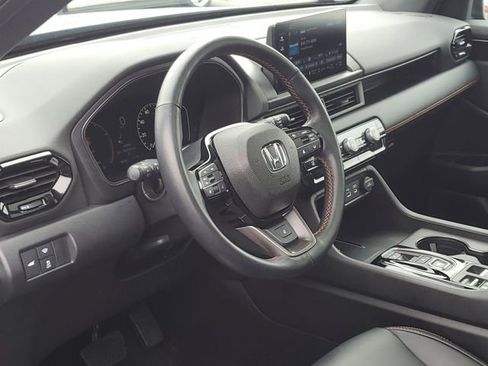 Used 2025 Honda Pilot TrailSport image 21