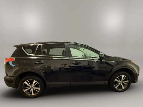Used 2018 Toyota RAV4 XLE w/ Carpet Mat Package FWD image 11