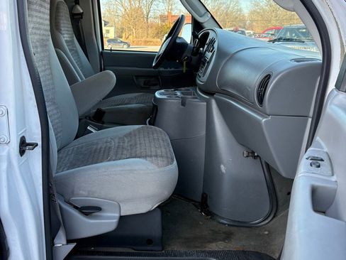 Used 2003 Ford E-350 and Econoline 350 Club Wagon image 10