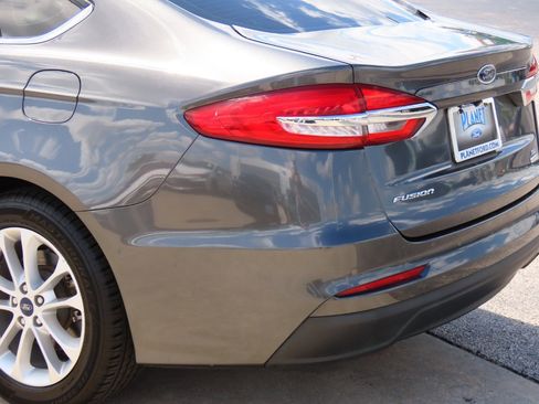 Used 2020 Ford Fusion SE image 15