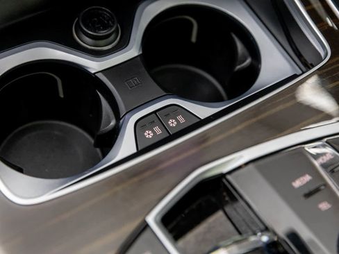 Used 2023 BMW X7 xDrive40i w/ Executive Package image 43