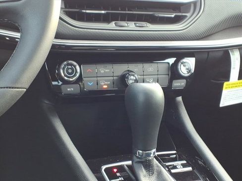 New 2026 Jeep Compass Latitude image 9