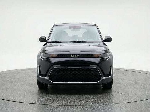Used 2025 Kia Soul LX w/ LX Technology Package FWD image 2