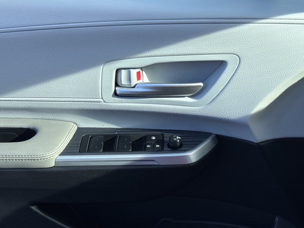 Used 2026 Toyota Sienna XLE AWD/4WD image 31