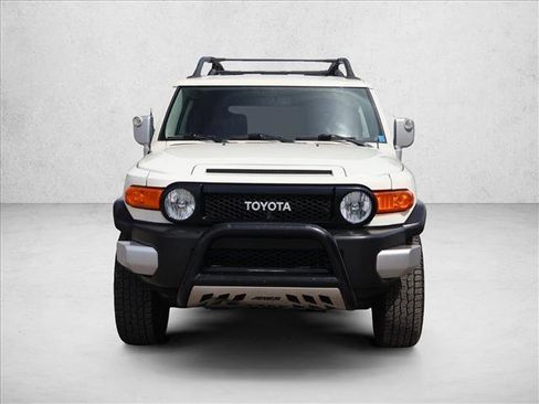Used 2013 Toyota FJ Cruiser 4WD w/ Upgrade Pkg image 2