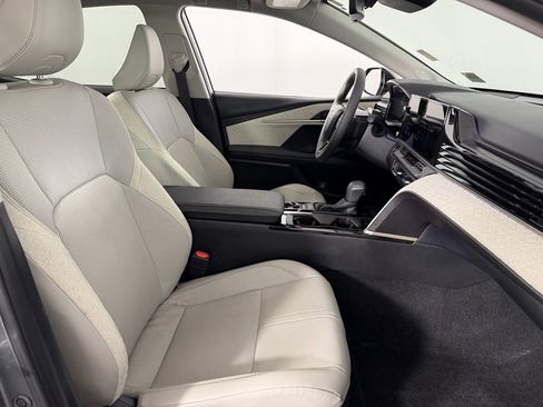 Used 2025 Toyota Camry XLE w/ Premium Plus Package FWD image 33