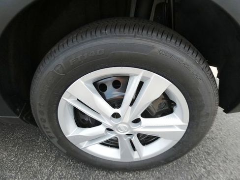 New 2025 Nissan Kicks Play S image 9