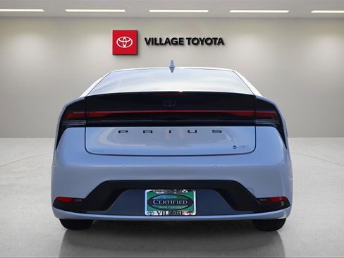 Certified 2025 Toyota Prius XLE image 4