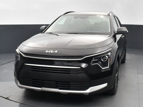Certified 2025 Kia Niro EX FWD image 3