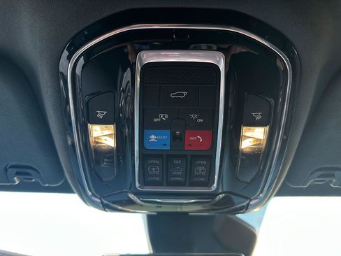 Used 2022 Jeep Grand Wagoneer Series II w/ Flexible Seating Group image 38