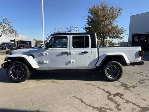 Used 2023 Jeep Gladiator Overland image 3