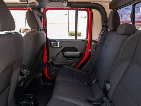 Used 2023 Jeep Gladiator Sport AWD/4WD image 14