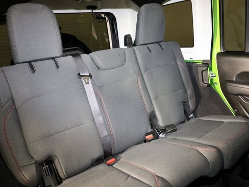 Used 2025 Jeep Wrangler Rubicon w/ Convenience Group image 32