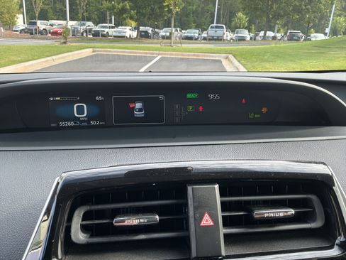 Used 2021 Toyota Prius LE AWD/4WD image 21