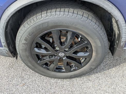 Used 2019 Nissan Rogue SV image 10