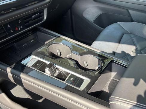 Used 2025 Volkswagen Atlas SE image 44