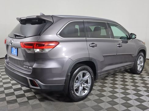 Used 2018 Toyota Highlander Limited image 12