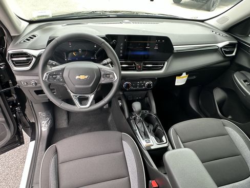 New 2026 Chevrolet TrailBlazer LT w/ LT Cold Weather Package FWD image 32