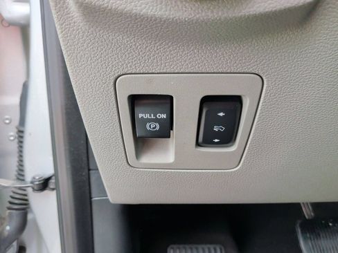 Used 2019 Ford F150 Lariat w/ Trailer Tow Package RWD image 16