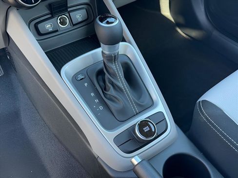 Certified 2025 Hyundai Venue SEL image 13