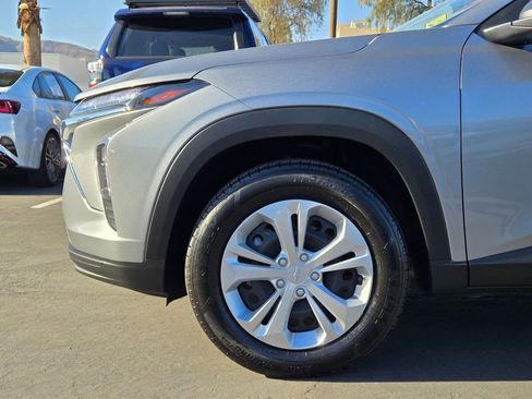 Used 2025 Chevrolet Trax LS FWD image 9