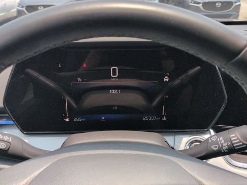Used 2025 Chevrolet Trax LT w/ LT Convenience Package FWD image 16