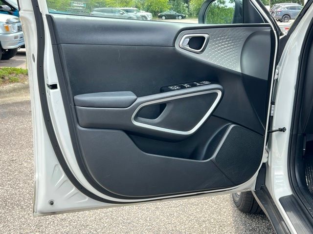 Certified 2023 Kia Soul S FWD image 17