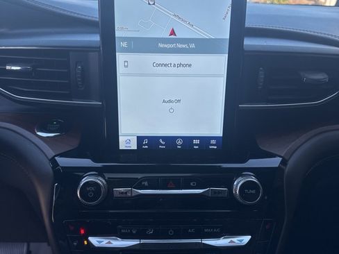 Used 2021 Ford Explorer King Ranch w/ Premium Technology Package image 10