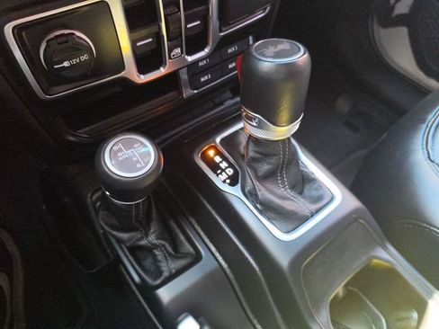 Used 2024 Jeep Wrangler High Altitude AWD/4WD image 34