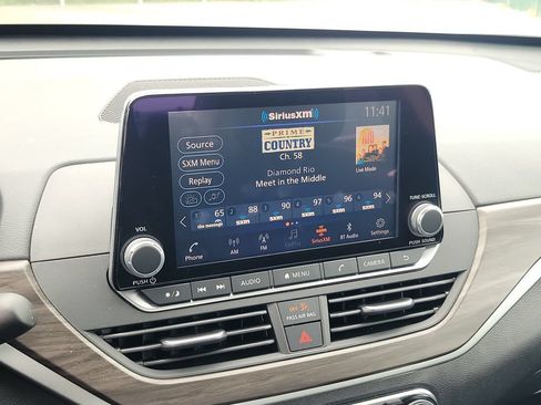 Used 2025 Nissan Altima 2.5 SV FWD image 25
