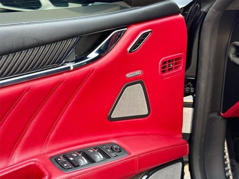 Used 2022 Maserati Quattroporte Trofeo image 19