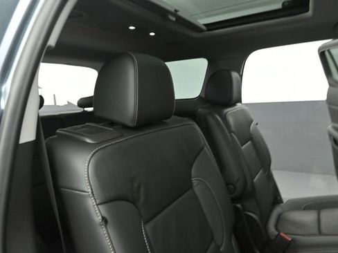 Used 2020 GMC Acadia SLT AWD/4WD image 25
