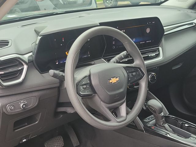 Used 2025 Chevrolet TrailBlazer LT AWD/4WD image 9