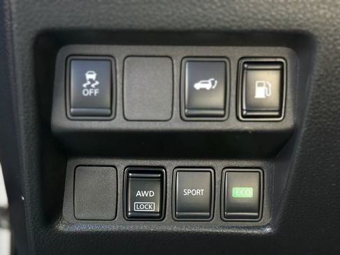 Used 2018 Nissan Rogue SV AWD/4WD image 37