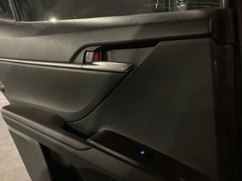 Certified 2020 Toyota Camry SE image 11