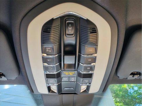Used 2017 Porsche Cayenne S AWD/4WD image 42