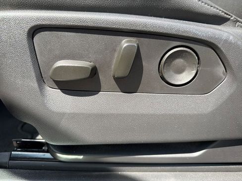 Used 2025 GMC Sierra 1500 SLT image 10