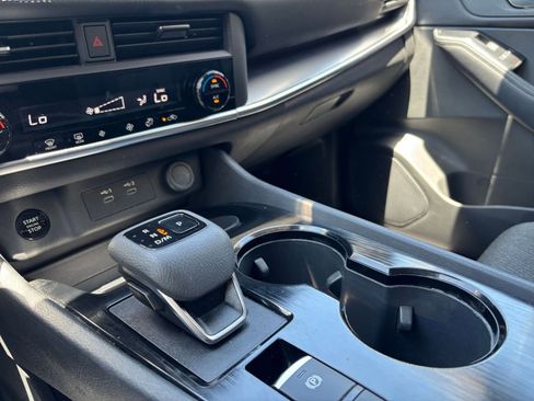 Used 2025 Nissan Rogue SV FWD image 37