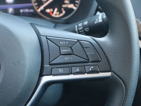 Used 2025 Nissan Altima 2.5 SV FWD image 13