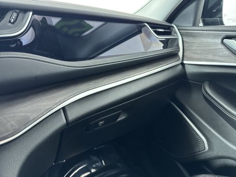 Used 2022 Jeep Grand Cherokee Limited 4xe image 36