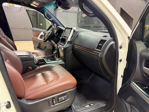 Used 2016 Toyota Land Cruiser AWD/4WD image 23