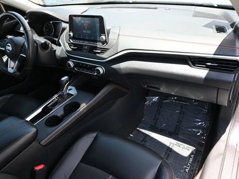 Used 2022 Nissan Altima 2.5 SR FWD image 12